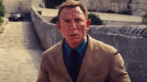 Daniel Craig en una de las secuencias que presenta el adelanto de "No Time to Die", la vigésima quinta película de James Bond.