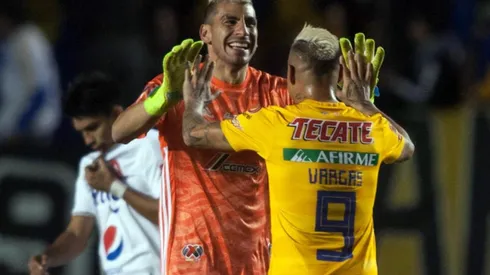 Nahuel Guzmán y Edu Vargas en Tigres UANL.