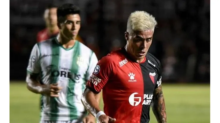 Brian Fernández con la camiseta de Colón de Santa Fe