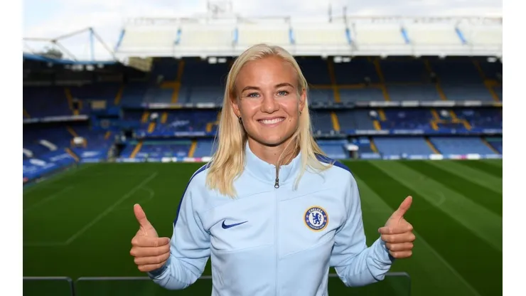 Harder marcó 103 goles en 113 partidos oficiales con el Wolfsburgo antes de fichar por el Chelsea.