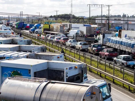 Camioneros anuncian fin al paro tras acuerdo con el Gobierno