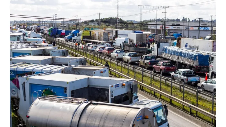 Después de siete días de movilizaciones, los gremios de camioneros depondrán la paralización.
