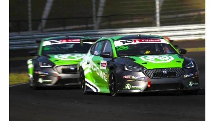 El MG 6 X Power tiene el doble de potencia y torque que la versión de calle.