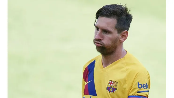 Lionel Messi busca salir de Barcelona