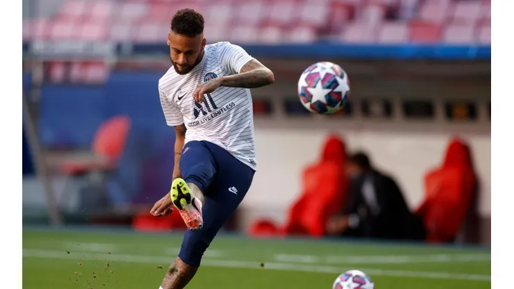 Neymar habría llamado a Messi para convencerlo de fichar por el PSG y luchar por la Champions League.