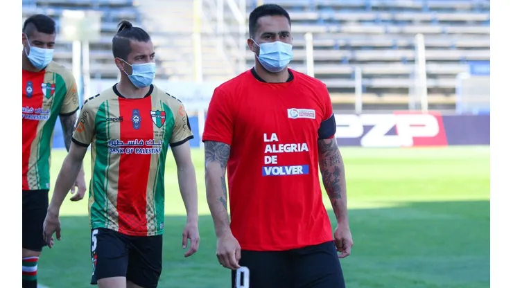 Luis Jiménez ingresa a la cancha en el partido ante la U
