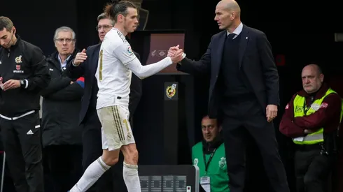 Gareth Bale saluda a Zinedine Zidane