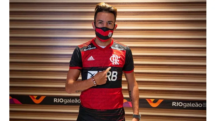 Mauricio Isla ya tiene luz verde para debutar, y podría hacerlo este domingo ante Santos FC.