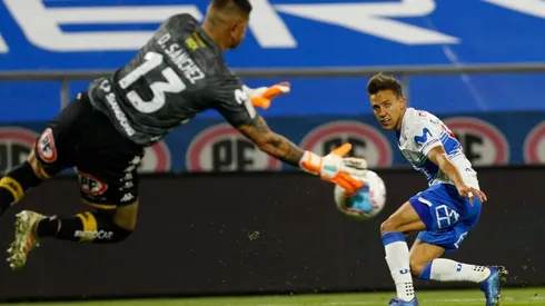 Mono Sánchez jugó su partido aparte ante Universidad Católica.