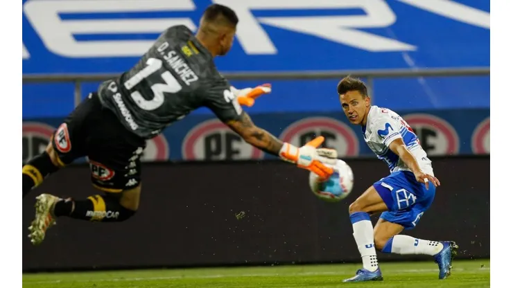 Mono Sánchez jugó su partido aparte ante Universidad Católica.