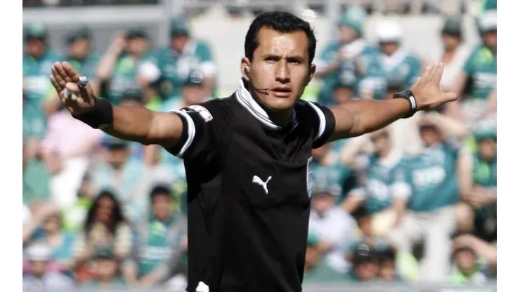 Enrique Osses deja la Comisión de Árbitros.