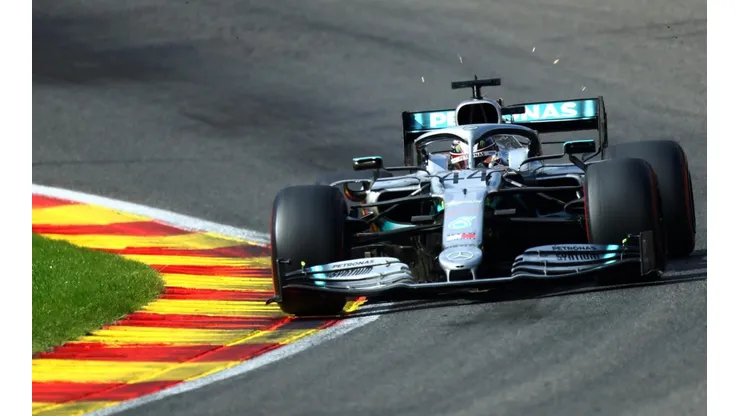 El Mercedes de Hamilton vuelve a la pista en Stavelot.