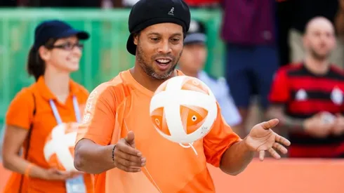 La sonrisa de Ronaldinho vuelve con todo en libertad.