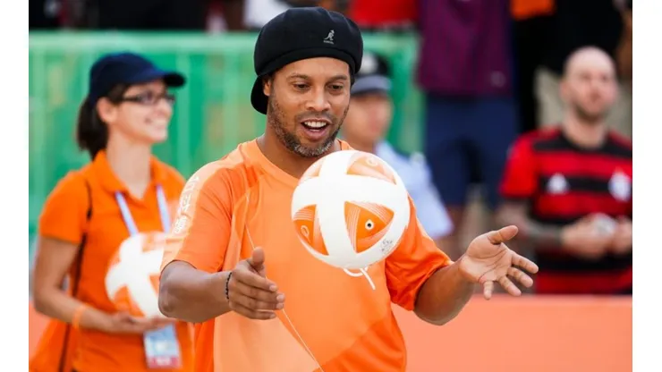 La sonrisa de Ronaldinho vuelve con todo en libertad.