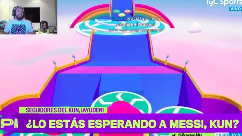 Kun Agüero jugando con todo Fall Guys mientras salía en vivo por TyC Sports.