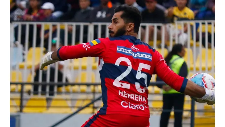 Herrera salió con polémica de la U, pero el club asegura que aún tienen firme el compromiso por darle una merecida despedida.