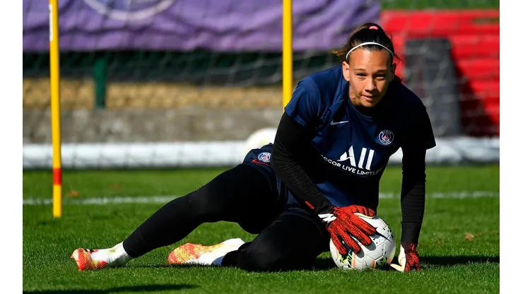 El PSG de Tiane Endler anunció un contagio dentro del plantel, y ratificó que la jugadora afectada está aislada según los protocolos sanitarios.