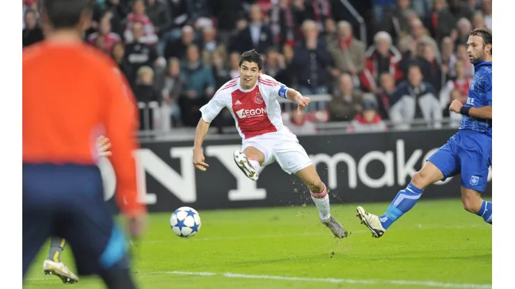 Suárez es ídolo en el Ajax, y pese a las ganas de repatriarlo, el director deportivo del club reveló que es muy difícil.