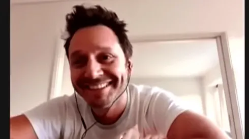 Benjamín Vicuña en medio de la conversación con "Domingos Dominicales".