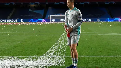 Neuer se llevó hasta la red tras la final de Champions League