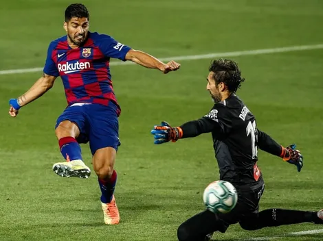 Koeman le informa a Lucho Suárez que no sigue en el Barça