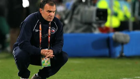 Marcelo Bielsa en la banca de la Roja en Sudáfrica 2010.