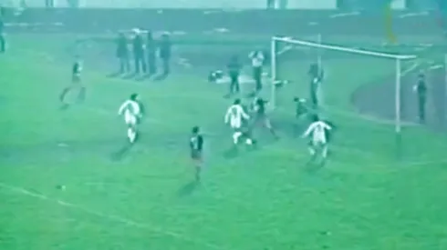 Carlos Caszely liquida con clase en el centro del área tras un carrerón de Gamboa y asegura el triunfo de Chile sobre el PSG en 1982