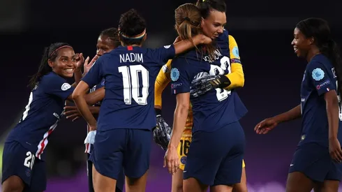 Christiane Endler y PSG festejan el paso a semifinales de la Champions.