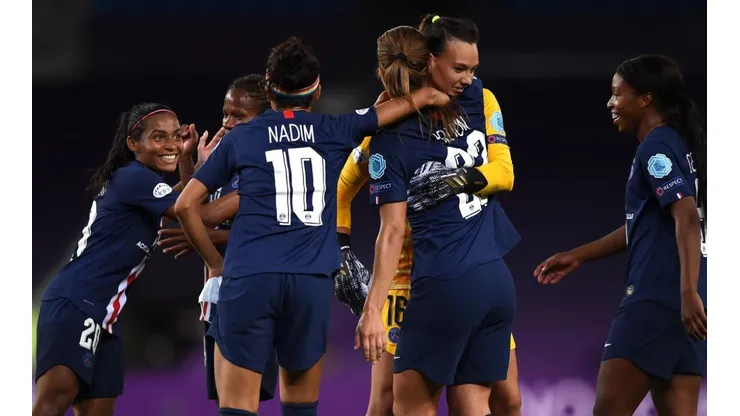 Christiane Endler y PSG festejan el paso a semifinales de la Champions.