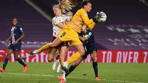 Tiane Endler contra Arsenal en Champions.