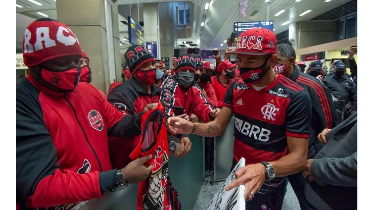 Mauricio Isla en su llegada a Río de Janeiro