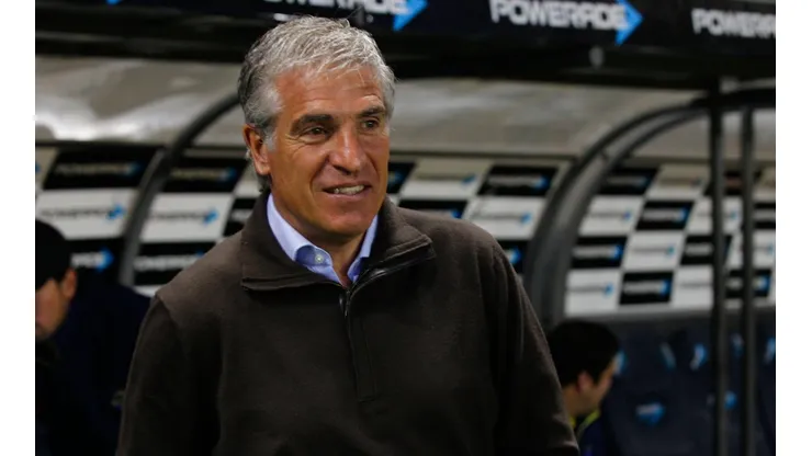Omar Labruna en la banca de Everton