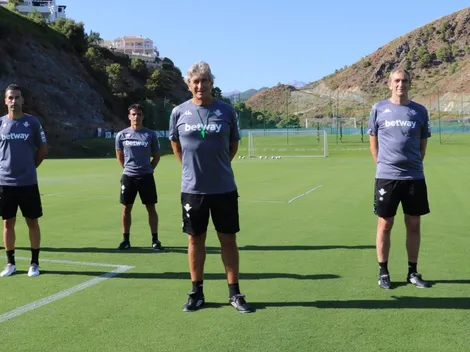 Crack del Betis llena de flores a Manuel Pellegrini