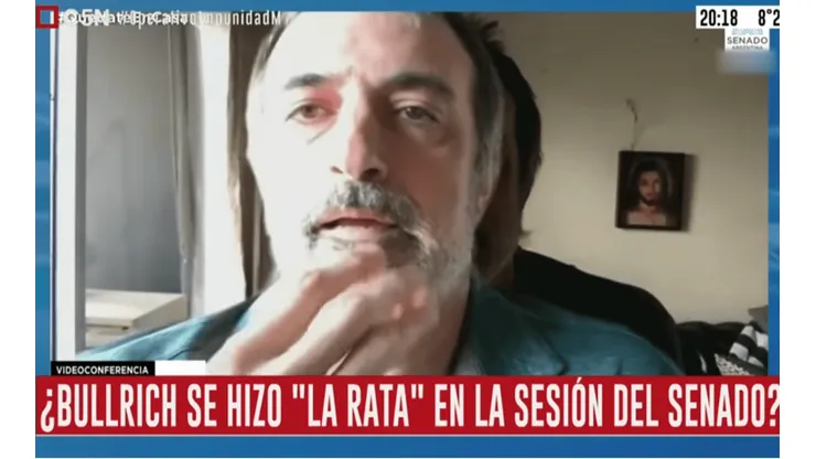 Senador argentino deja un fondo de Zoom con su imagen para ausentarse