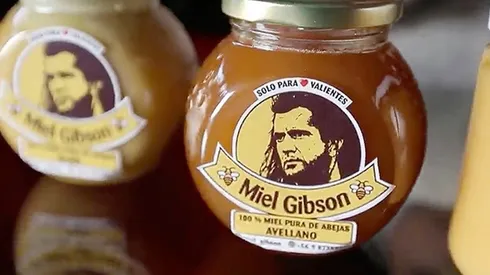 Empresaria se "aviva" e inscribe Miel Gibson antes que su creadora