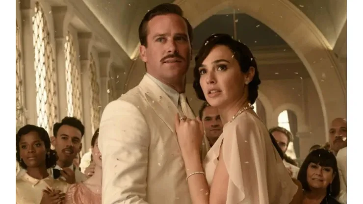 Armie Hammer y Gal Gadot en una escena de "Muerte en el Nilo".