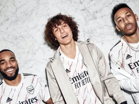 Arsenal presenta su segunda camiseta para la próxima campaña