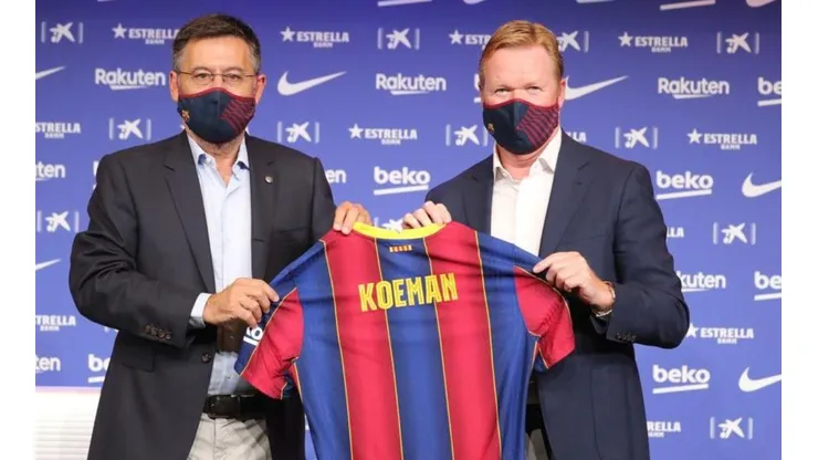 Ronald Koeman posa con la camiseta de Barcelona