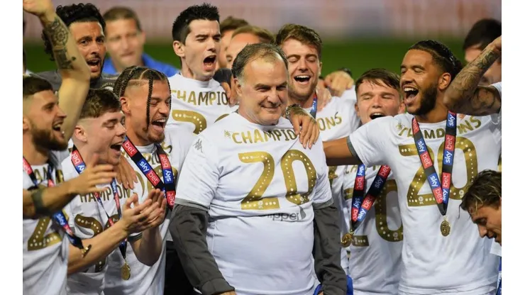 Leeds United presentó su nueva camiseta para la Premier League