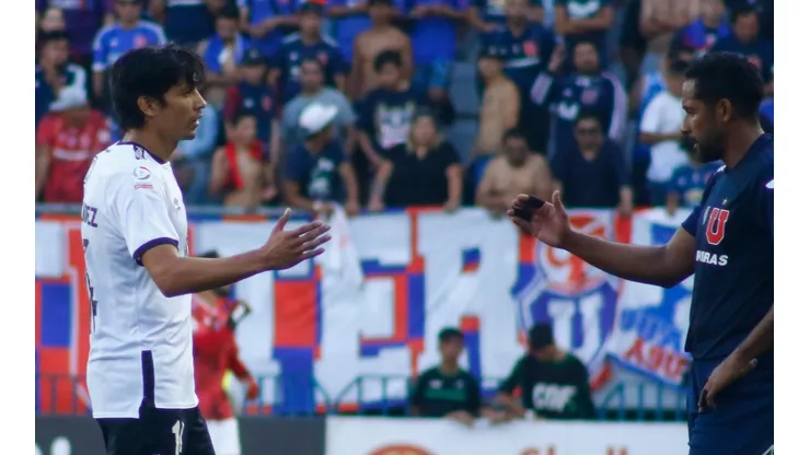 Jean Beausejour se saluda con Matías Fernández en la final de la Copa Chile
