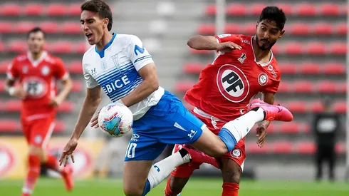 Universidad Católica es el sólido puntero del Campeonato Nacional, que alcanzó a jugar menos de un tercio de sus partidos