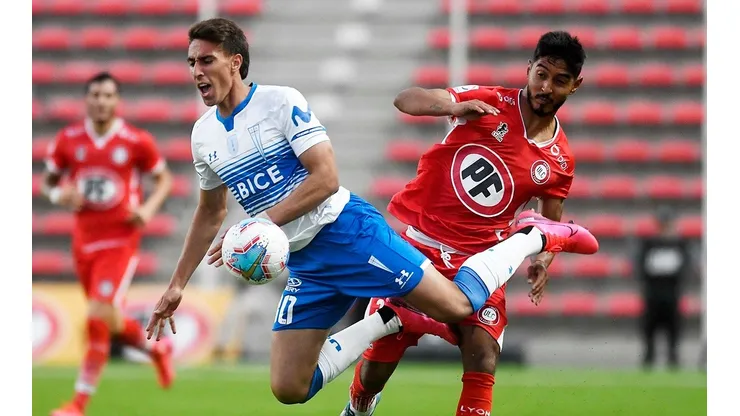 Universidad Católica es el sólido puntero del Campeonato Nacional, que alcanzó a jugar menos de un tercio de sus partidos