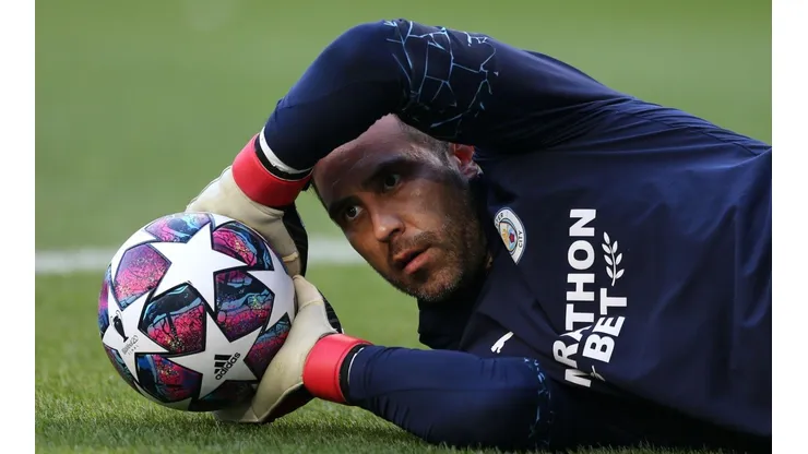 Lasarte dirigió a Claudio Bravo en la Real Sociedad, por lo que aseguró que tiene todas las capacidades para triunfar en un eventual arribo al Betis.