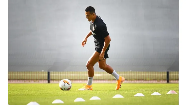 Alexis Sánchez entrena sin problemas y quiere estar en la final de Europa League