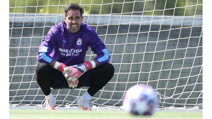 El portero cierra su etapa en Manchester City tras cuatro temporadas, y su futuro podría estar junto a Manuel Pellegrini en el Real Betis.