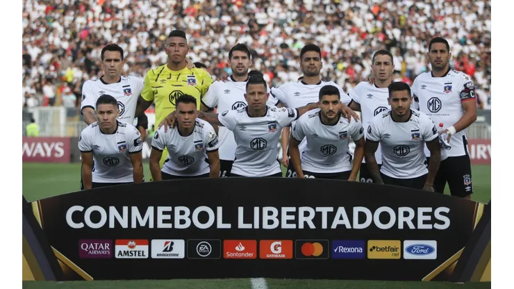 Colo Colo en el Monumental frente a Athletico Paranaense.