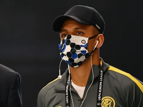 Pese a estar lesionado, Alexis va a la banca para acompañar a Inter