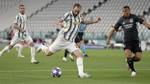 Gonzalo Higuaín ante el Olympique de Lyon