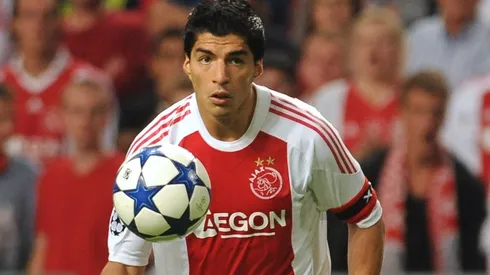 Suárez es un ídolo para el Ajax, donde entre 2007 y 2011 jugó 159 partidos oficiales marcando 111 goles.