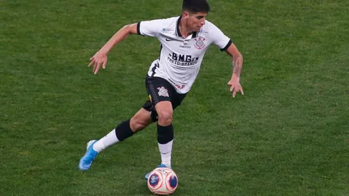Ángelo Araos sumó minutos en Corinthians ante Gremio